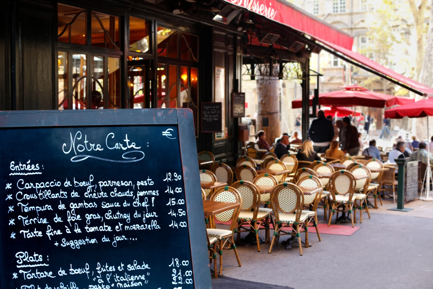 un terrasse d'un restaurant situé dans le 3eme arrondissement de paris